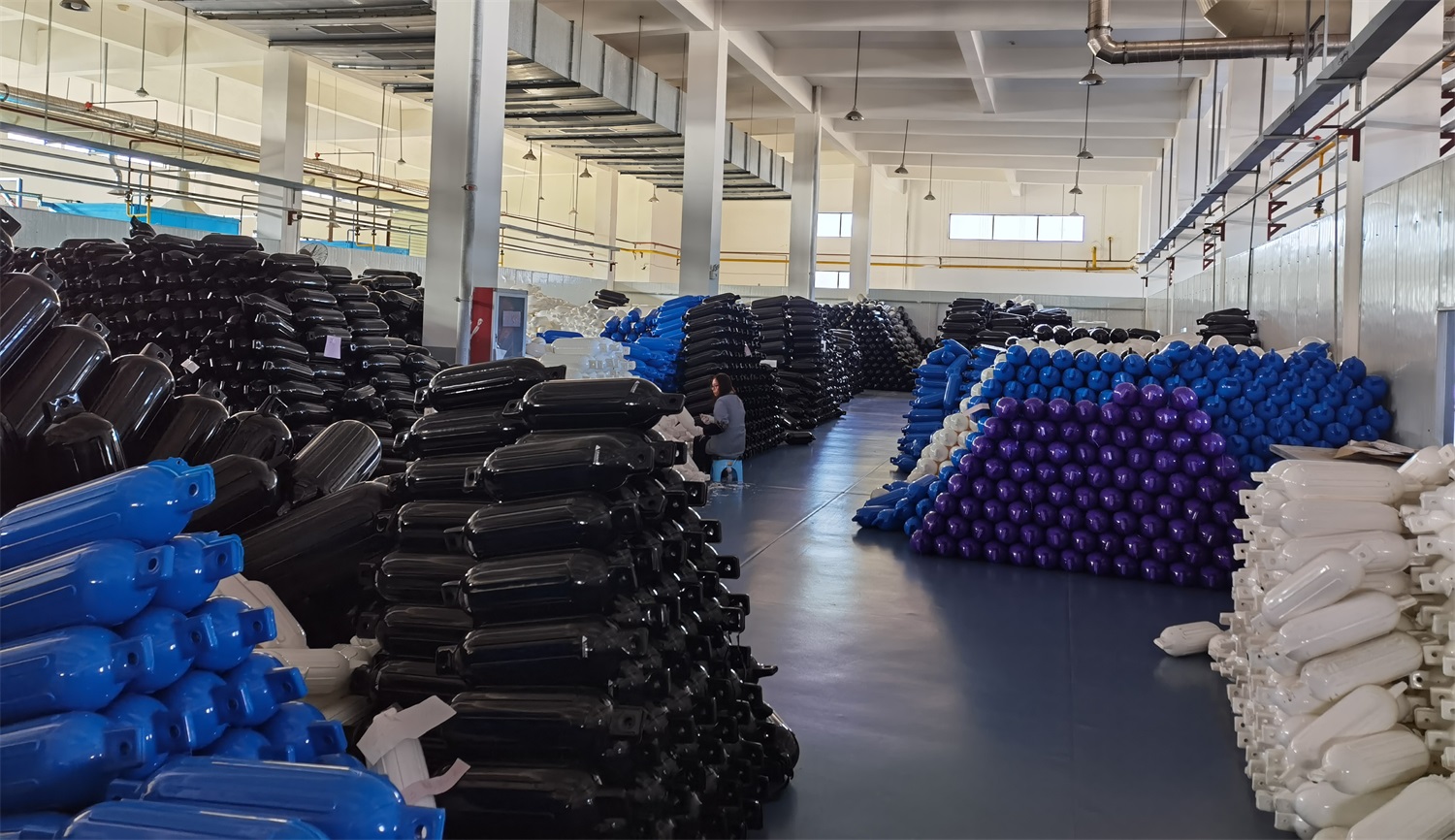 30,000 Pcs of Boat Fenders are Being Produced Urgently!